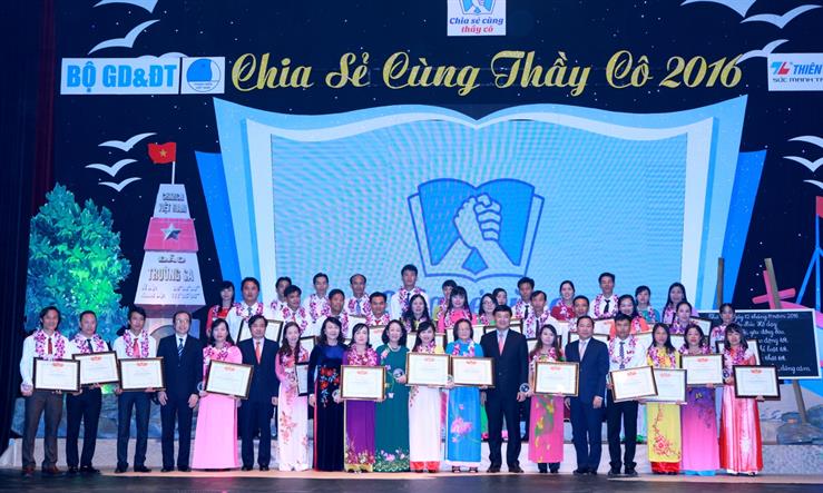 Vinh danh 42 giáo viên tiêu biểu công tác tại vùng biển đảo khó khăn Vinh danh 42 giáo viên tiêu biểu công tác tại vùng biển đảo khó khăn